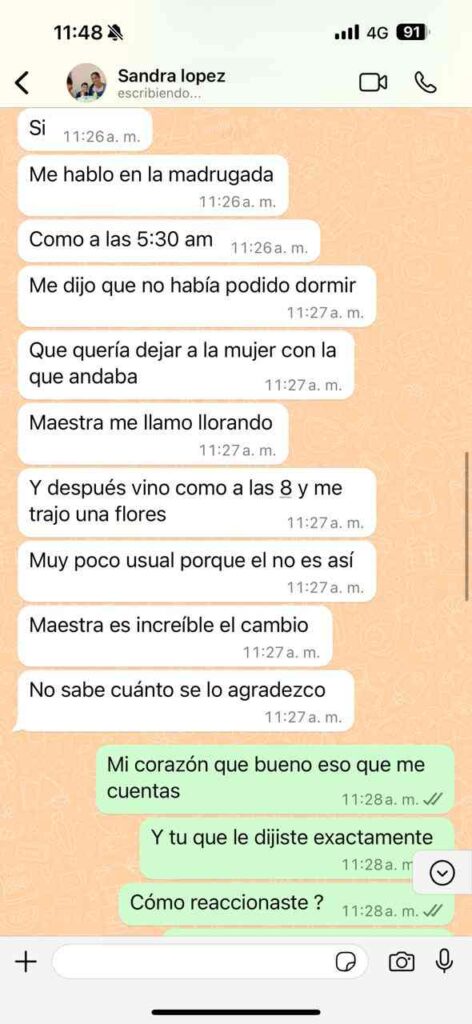 Captura de pantalla de una conversación de WhatsApp donde una cliente agradece los resultados obtenidos con un amarre de amor